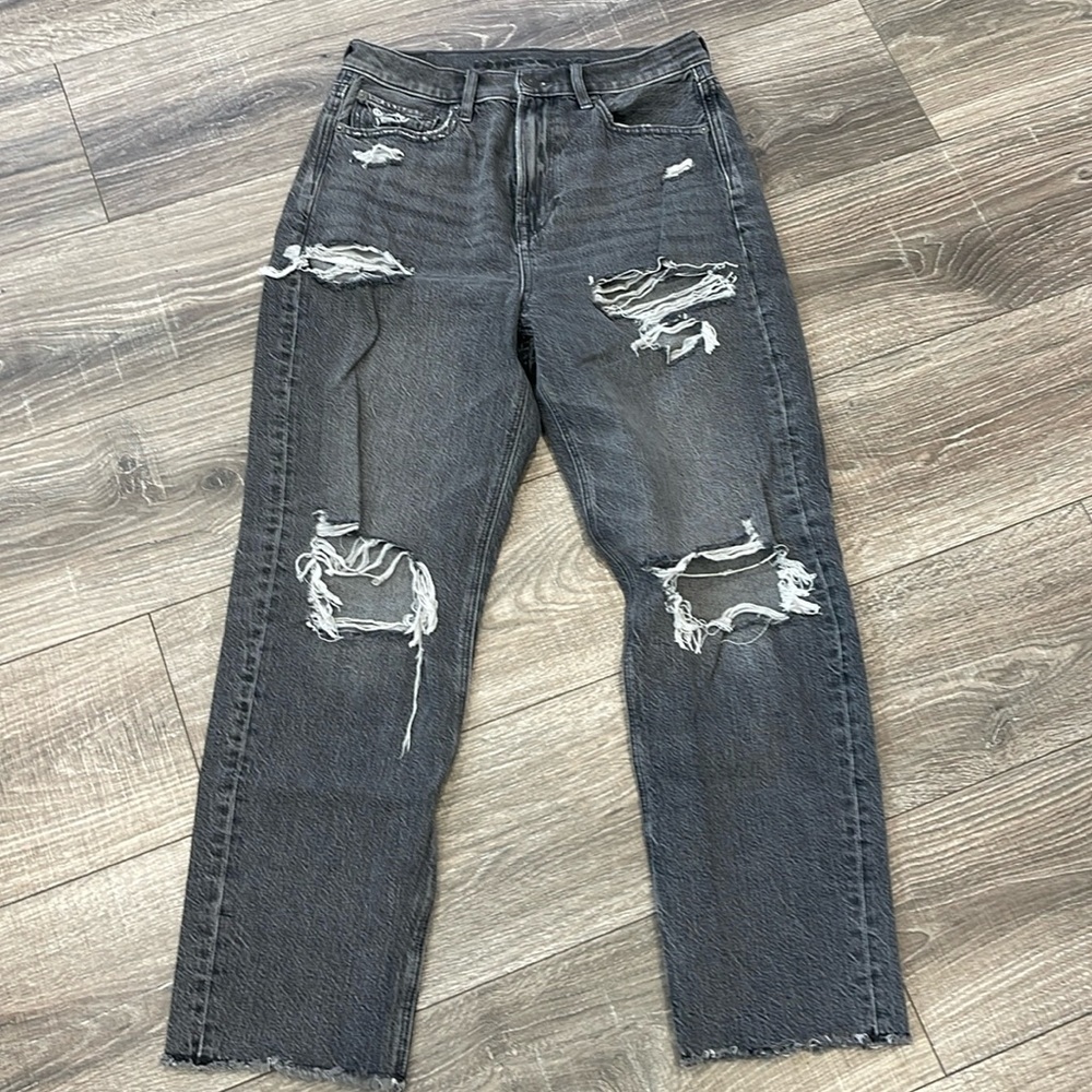 American Eagle distressed black/charcoal
Grey Jeans size 4 short